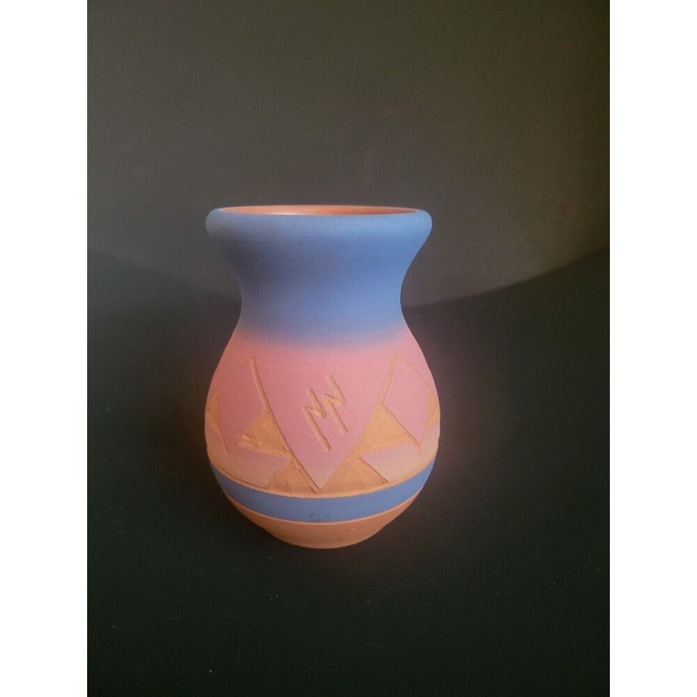 Native American Sioux Etched Hand Painted Pottery 4 3/4" Tall Artist Signed